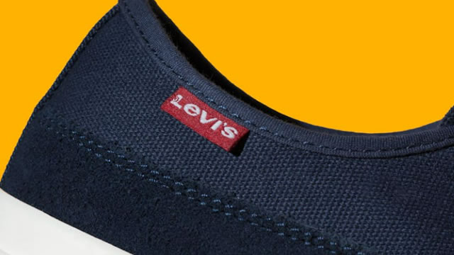 Foto von Levi Strauss (LEVI) Ascends But Remains Behind Market: Some Facts to Note