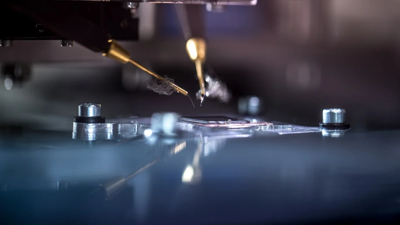 Makale görseli: 'Kurtuluş Günü' 1 Yıl Sonra: Bu Küçük Yapay Zeka Oyunu Nasıl %3,350'lik Bir Kazanca Dönüştü?