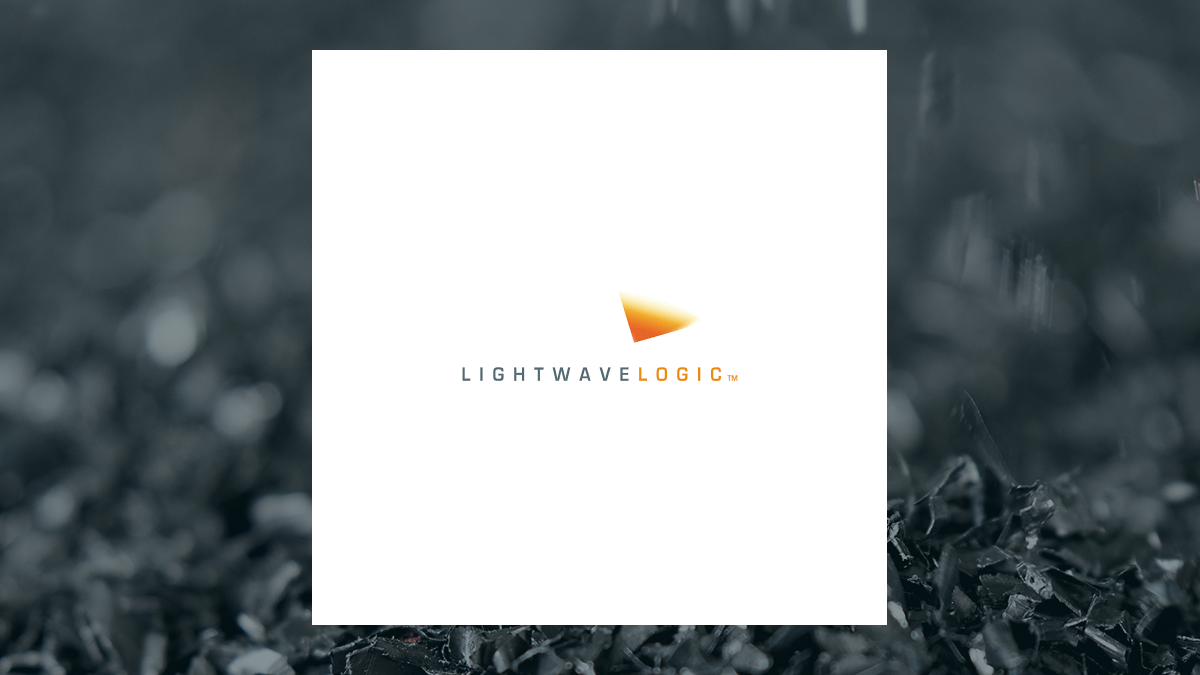 Lightwave Logic (NASDAQ:LWLG) Reaches New 1-Year High  – Time to Buy?