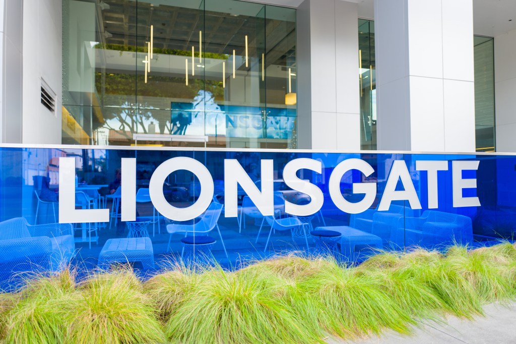 Foto von Lionsgate Offering Employees Voluntary Severance Amid “Disrupted Business Environment”