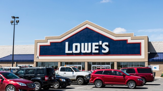 Lowe's Beats Q1 2024 Estimates: Time to Buy or Hold Off?