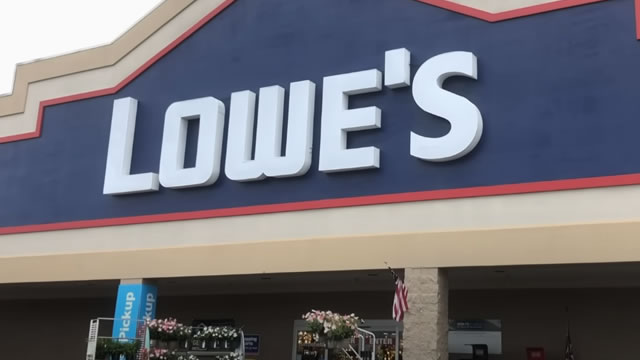 Lowe's Pro Sales Lead The Way As DIY Slows, Analysts Say