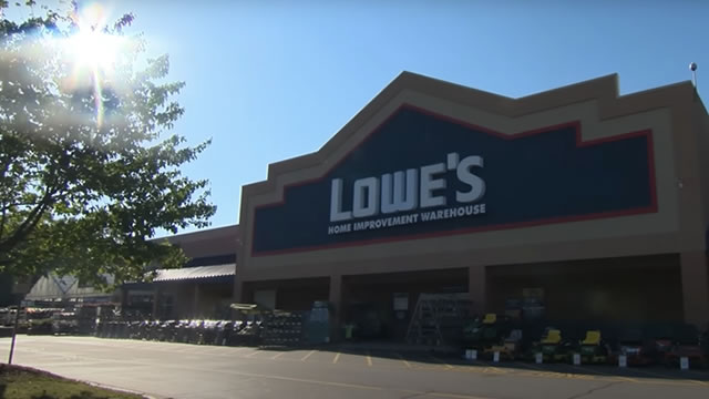 Foto von Lowe's: Tariffs And Renewed Inflation To Hamper Home Improvement Demand