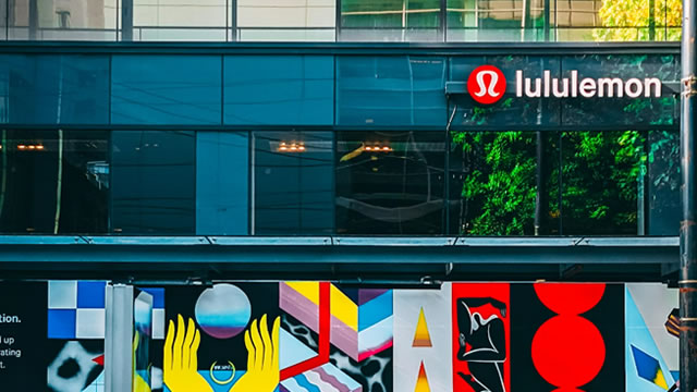 Lululemon (LULU) Registers a Bigger Fall Than the Market: Important Facts to Note