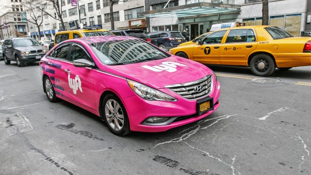 Lyft says its gross bookings will grow 15% annually through 2027