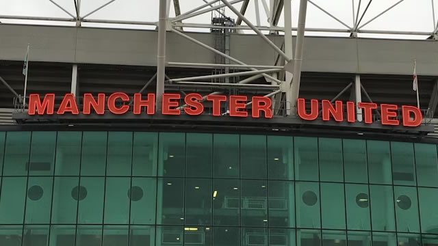 Manchester United planning to cut 250 jobs