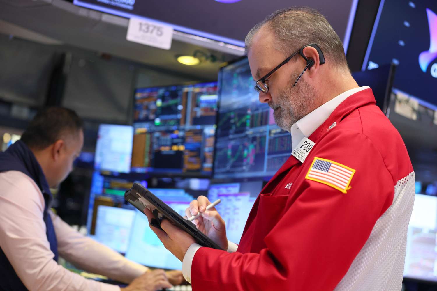 Markets News, Jan. 14, 2026: Stock Indexes End Lower After Flurry of Bank Earnings, Economic Data; Gold, Silver Set Fresh Record Highs