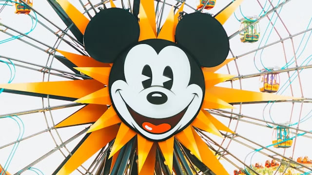 Foto von Media Mogul Tom Rogers talks Disney's streaming surge after stock gets big bump on earnings