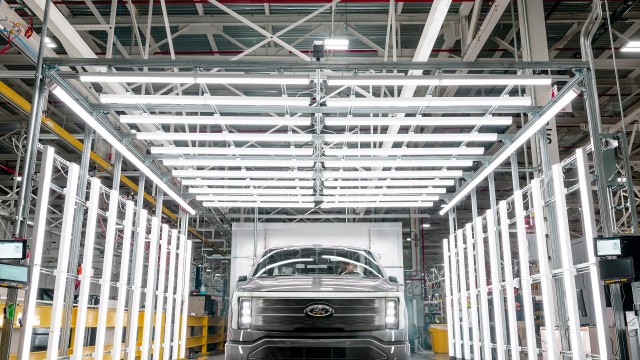 Mercedes Alabama Plant Rejects UAW. What That Means for Ford, GM.