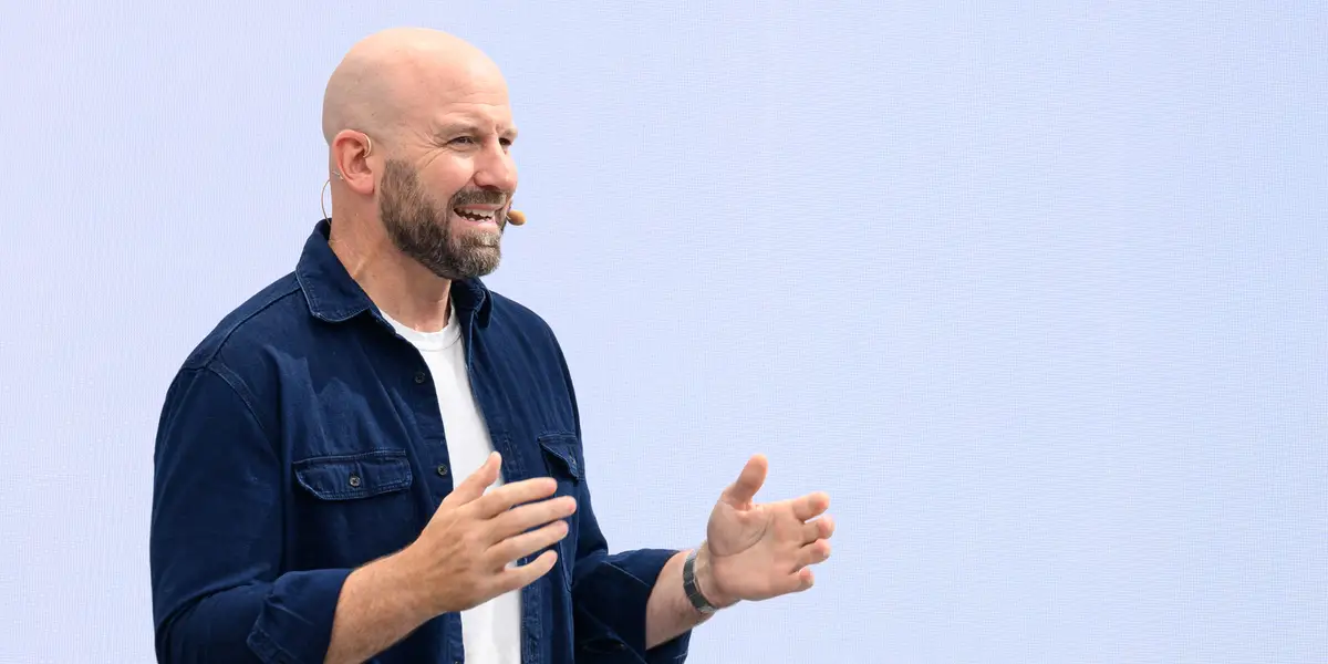 Meta's CTO said the metaverse unit is reshuffling. Read the memos.