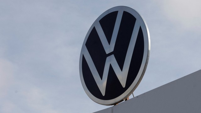 Mexico to review alleged labor rights violations at Volkswagen facilities