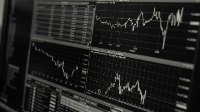 Michigan Consumer Sentiment Rises To 70.5, Beating Analyst Estimates