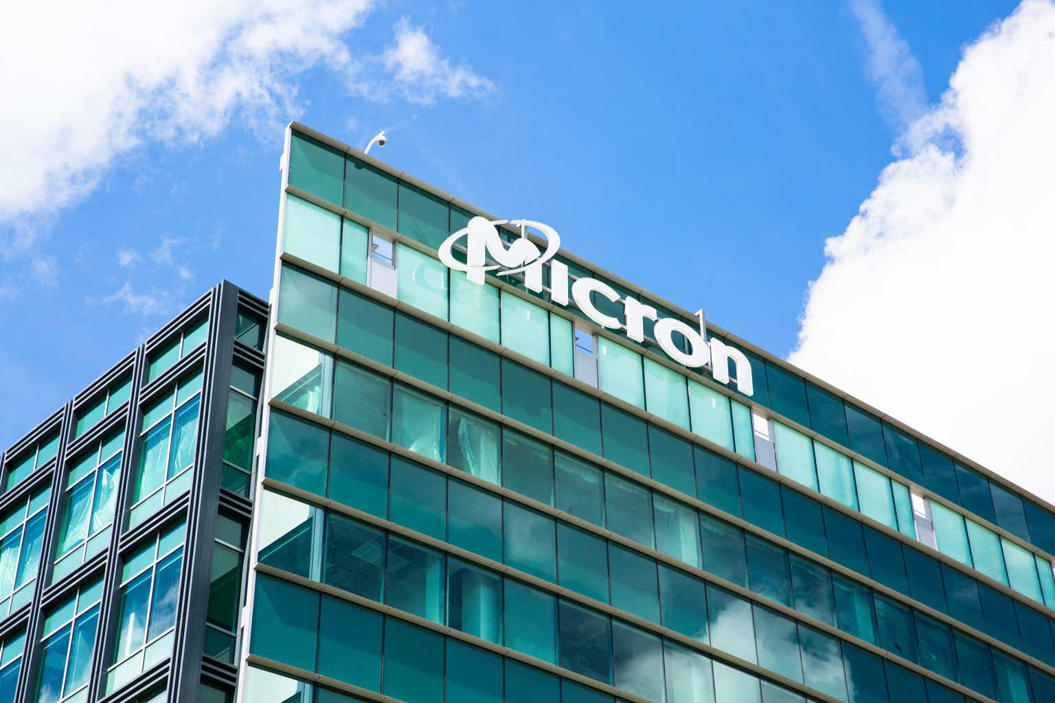 Micron: Bottom Fishing The Buy Signals (Technical Analysis)