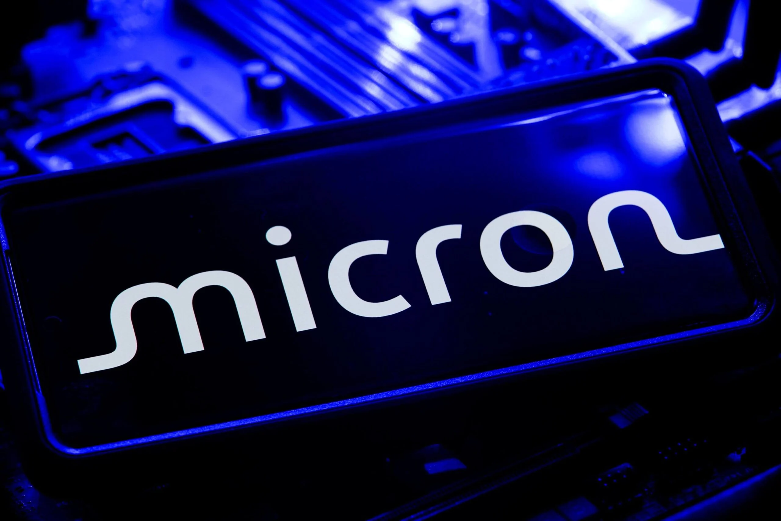 Micron (MU) and Seagate (STX) Stocks Rally as AI Infrastructure Fuels Memory Chip Shortage