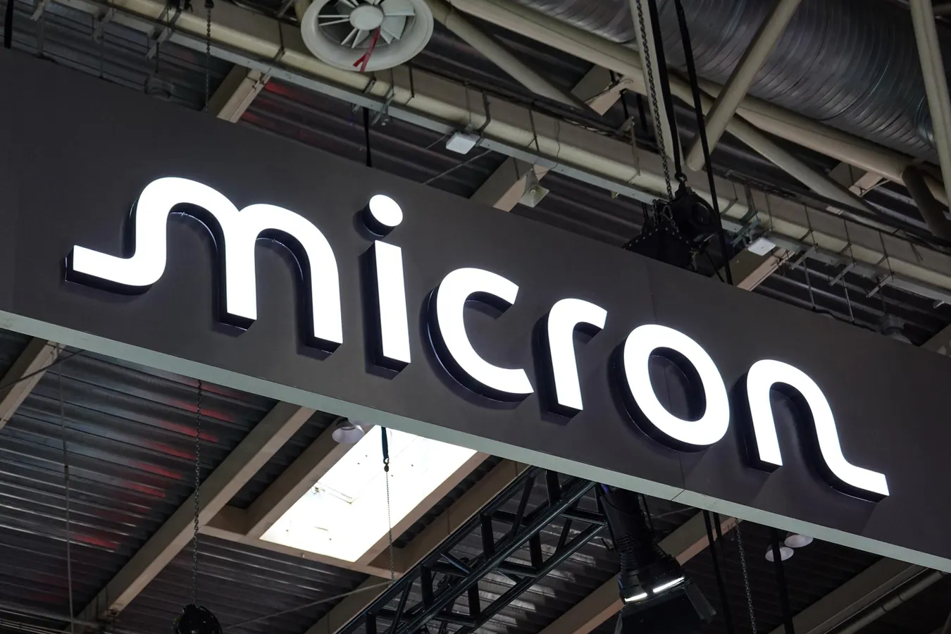 Micron Surges 5.8% In A Day — Buy Opportunity Ahead?