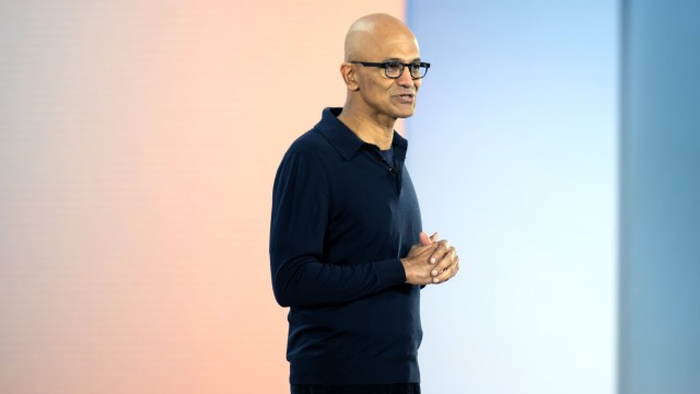 Microsoft confirms layoffs in mixed reality but will keep selling HoloLens 2 headsets