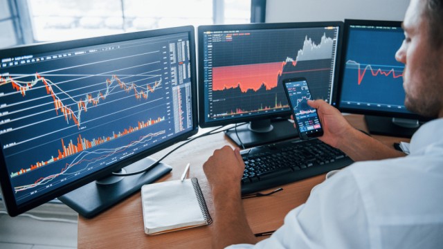 Mitigate Concentration Risk With Equal Weight ETF EQL