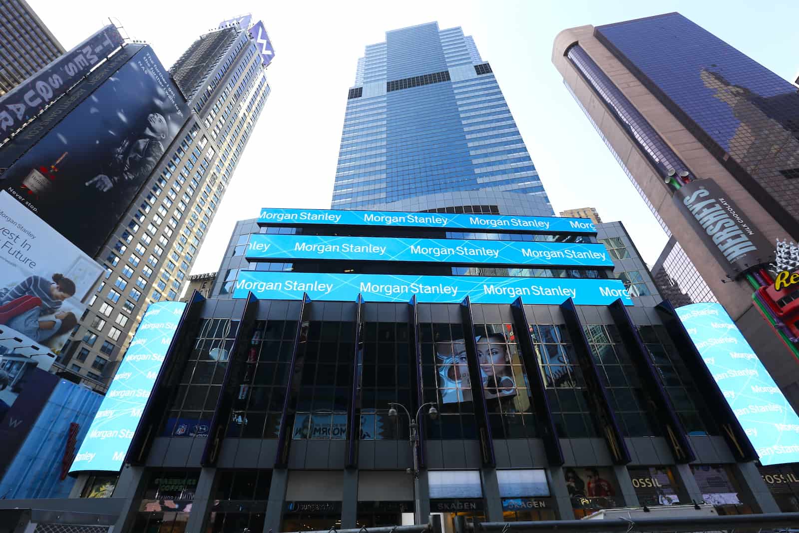 Morgan Stanley Advances Plans for Low-Cost Ethereum and Solana ETFs