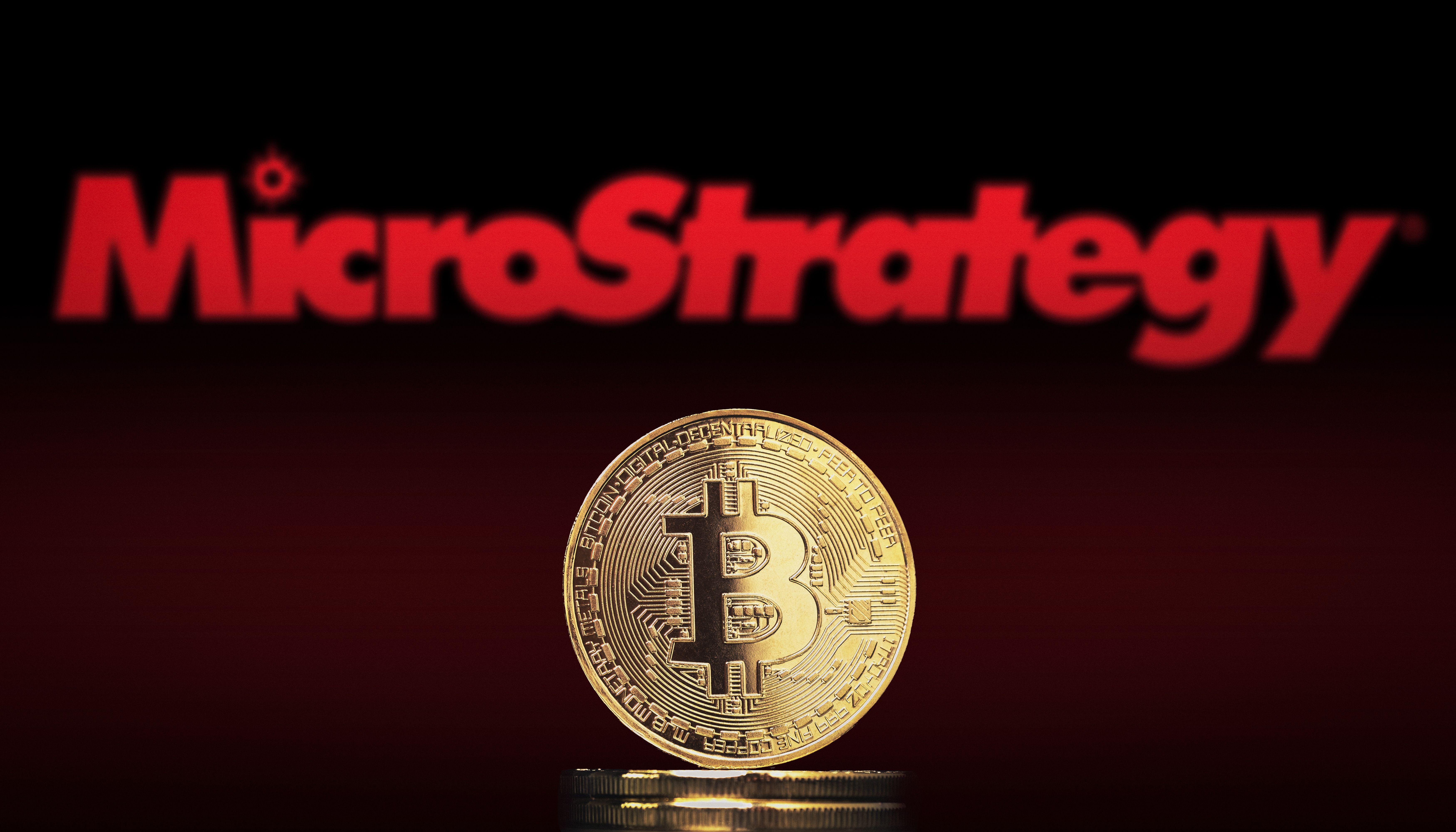 MSTR Shares Drop 17% as Strategy's 713K BTC Hits $17.4B Loss, $2.25B Cash Reserve Buys Time