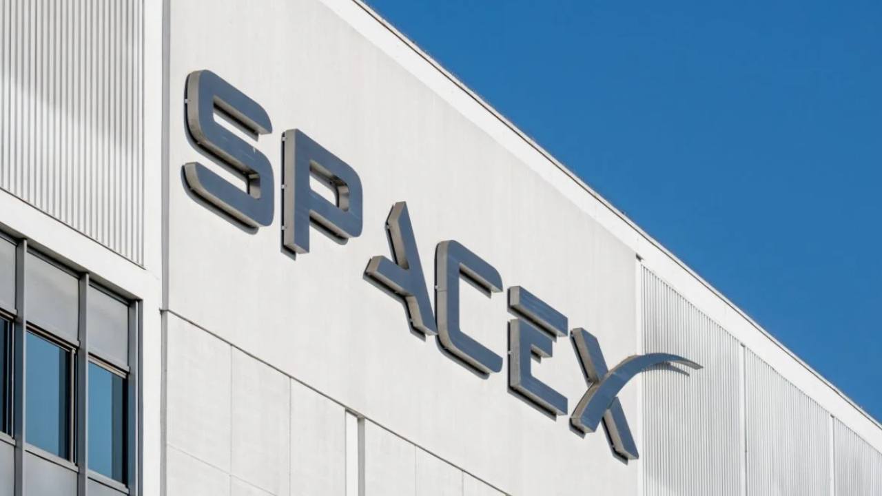 Musk's SpaceX Tops Forecasts But Bitcoin Stash Sheds $540 Million