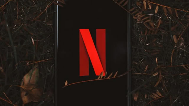 Netflix earnings fail to clear high bar as guidance, Hastings exit weigh on stock