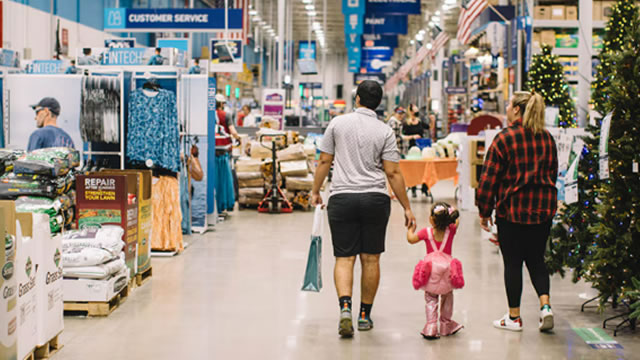 Foto von New at Noon: Lowe's falls despite earnings beat