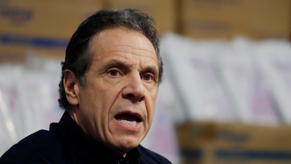 Foto von New York's Andrew Cuomo warns against 'blindly' reopening states