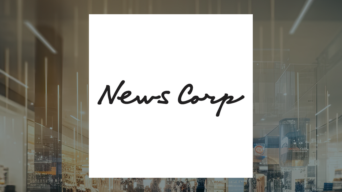 News (NASDAQ:NWSA) Hits New 1-Year Low  – Should You Sell?