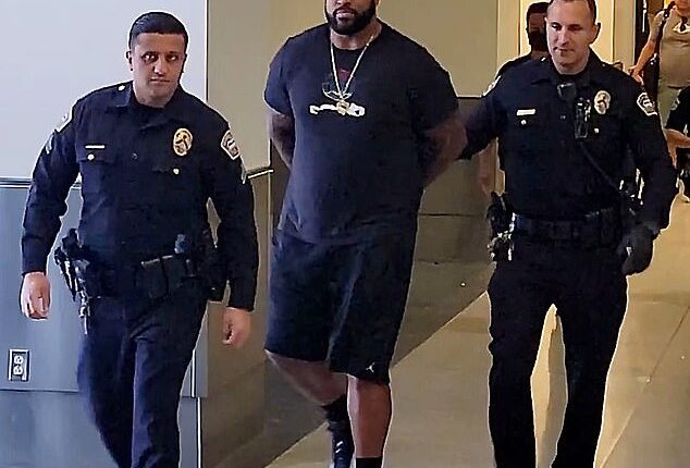https://images.financialmodelingprep.com/news/nfl-free-agent-duane-brown-is-arrested-at-lax-20220709.jpg