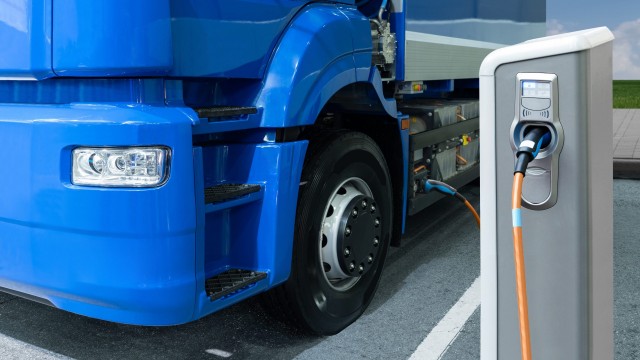 Nikola stock price sits at a pivotal level as risks remain