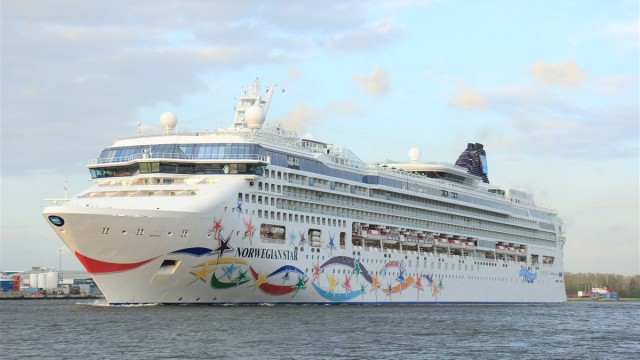 Norwegian Cruise Line Sets Sail on Record Bookings Raised EPS