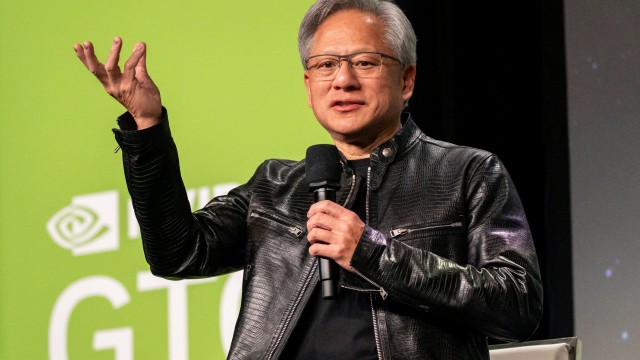 Nvidia reports a 262% jump in sales, signals continuing AI boom