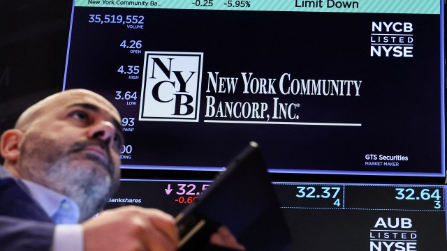 NYCB's chief operating officer to step down