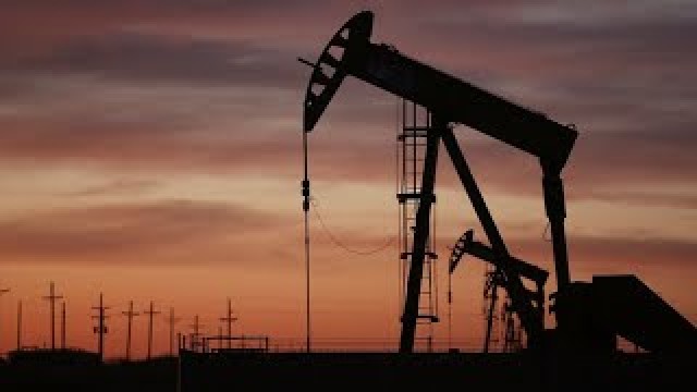 Oil Climbs for Third Day on Middle East Supply Risks