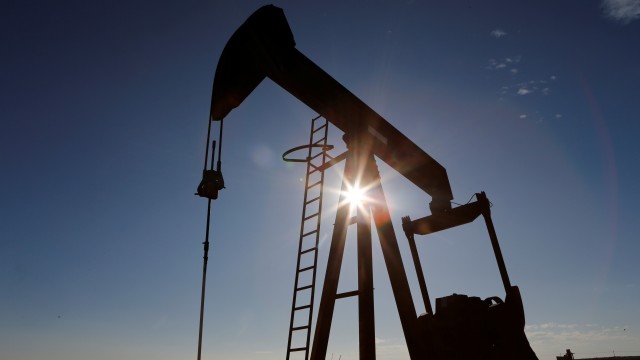Oil prices edge up on optimistic demand outlook
