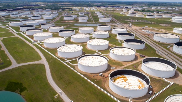 Oil prices extend rally on potential U.S. crude purchase for reserve