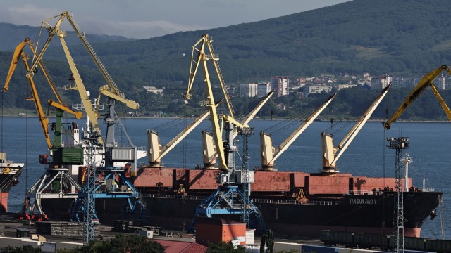 Oil prices fall on fear of high US interest rates depressing demand