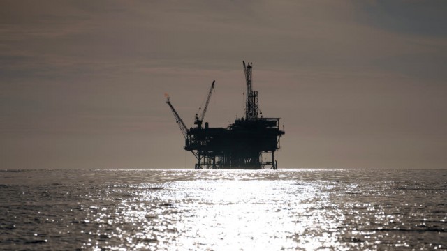 Oil prices little changed as OPEC sticks to demand and steady economic growth forecasts