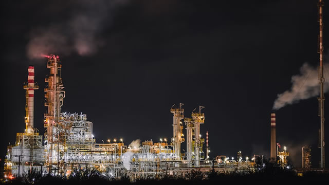 Oil Rises Amid Possible Position Adjustments