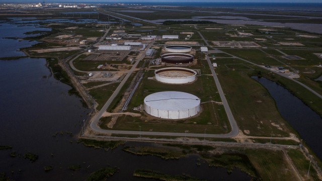 Oil slips on dollar's strength from US jobs data