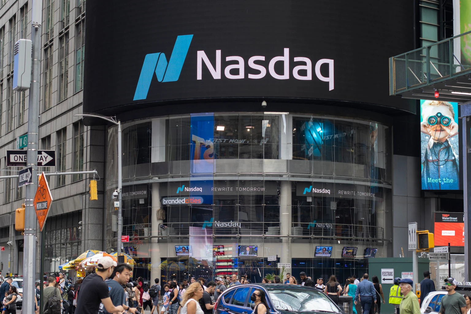 https://images.financialmodelingprep.com/news/oneq-nasdaq-is-likely-to-end-2025-at-record-highs-20250912.jpg