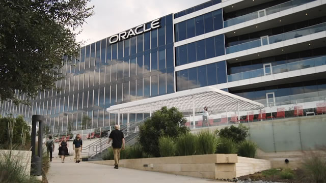 Oracle hits all-time high as analysts cheer AI-driven growth outlook