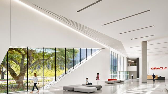 Foto von Oracle (ORCL) Beats Stock Market Upswing: What Investors Need to Know