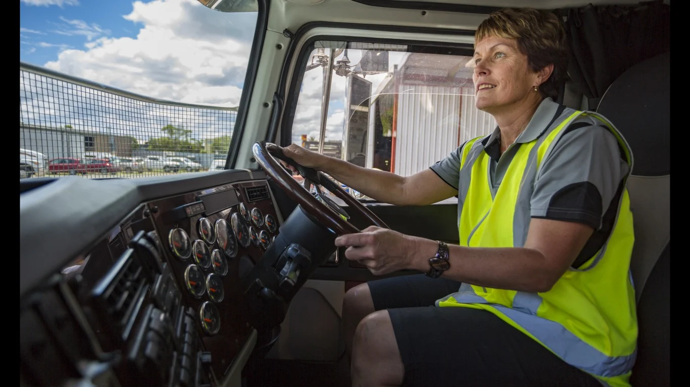 Owner-Operators vs. Company Drivers: The Truck Driver’s Guide to Retiring Early