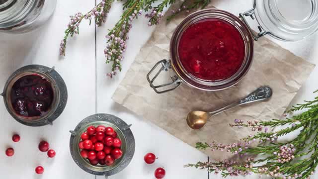 Packaged food maker J.M. Smucker forecasts annual profit below estimate