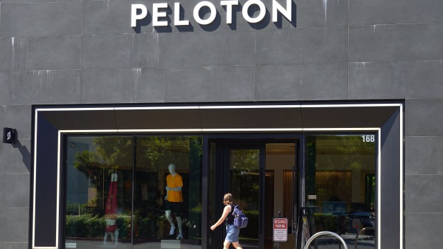 Peloton shares drop after it announces refinancing to stave off cash crunch