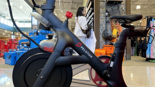 Peloton unveils convertible-debt refinancing, and its stock falls 8%