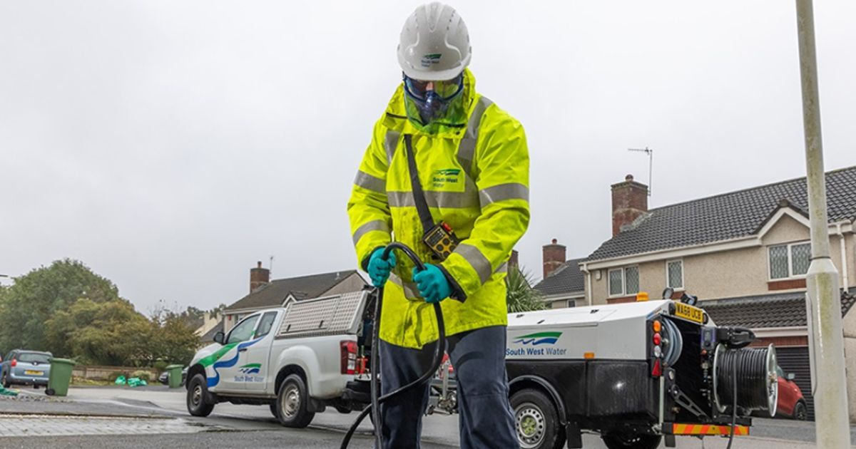 Pennon returns to profit but cuts interim dividend after rights issue