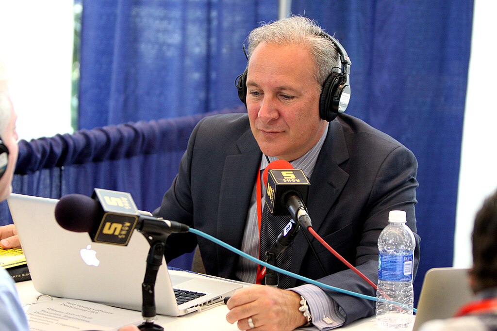 Peter Schiff Calls MicroStrategy's STRC a Ponzi Scheme Amid Bitcoin Debate