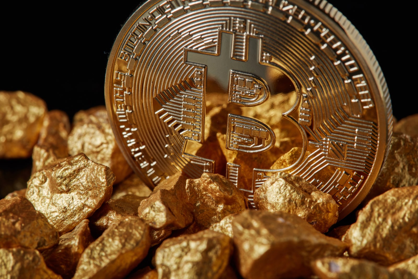 Peter Schiff's Nightmare: Bitcoin Holding Steady as Gold Crashes